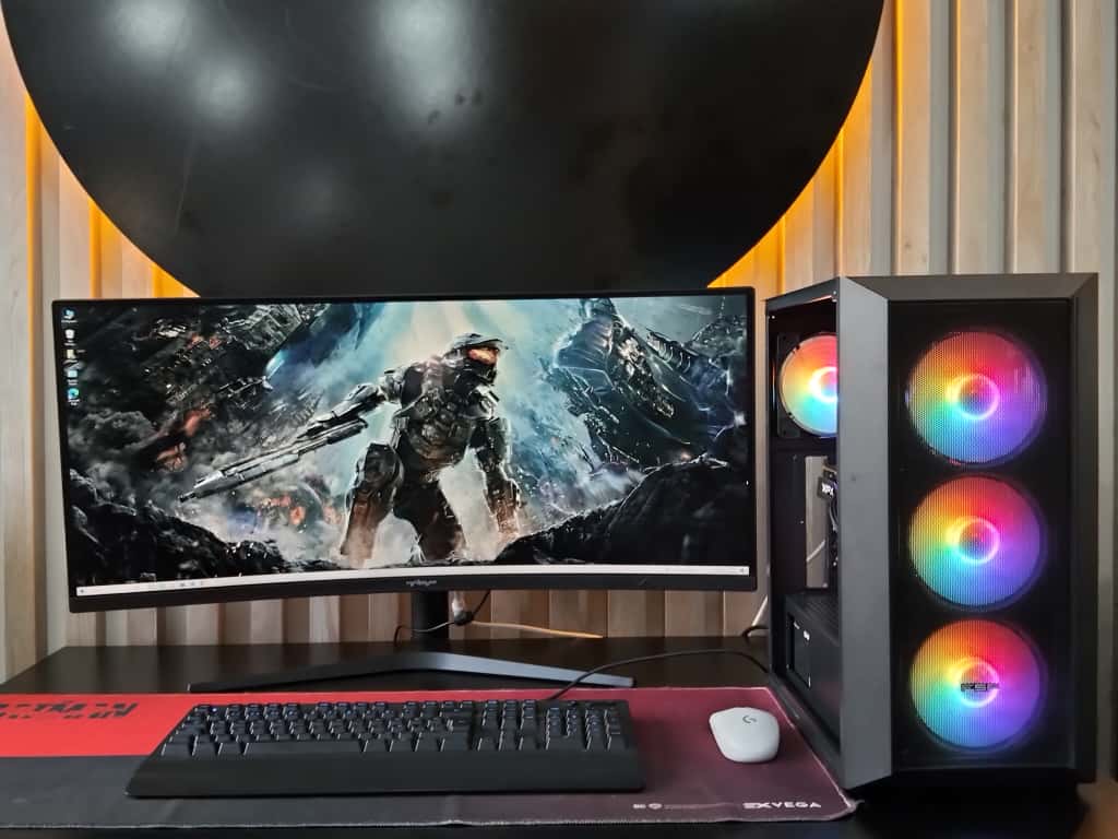 RX570 E.K/İ3 10100F CPU/16 GB RAM/165HZ MONİTÖR