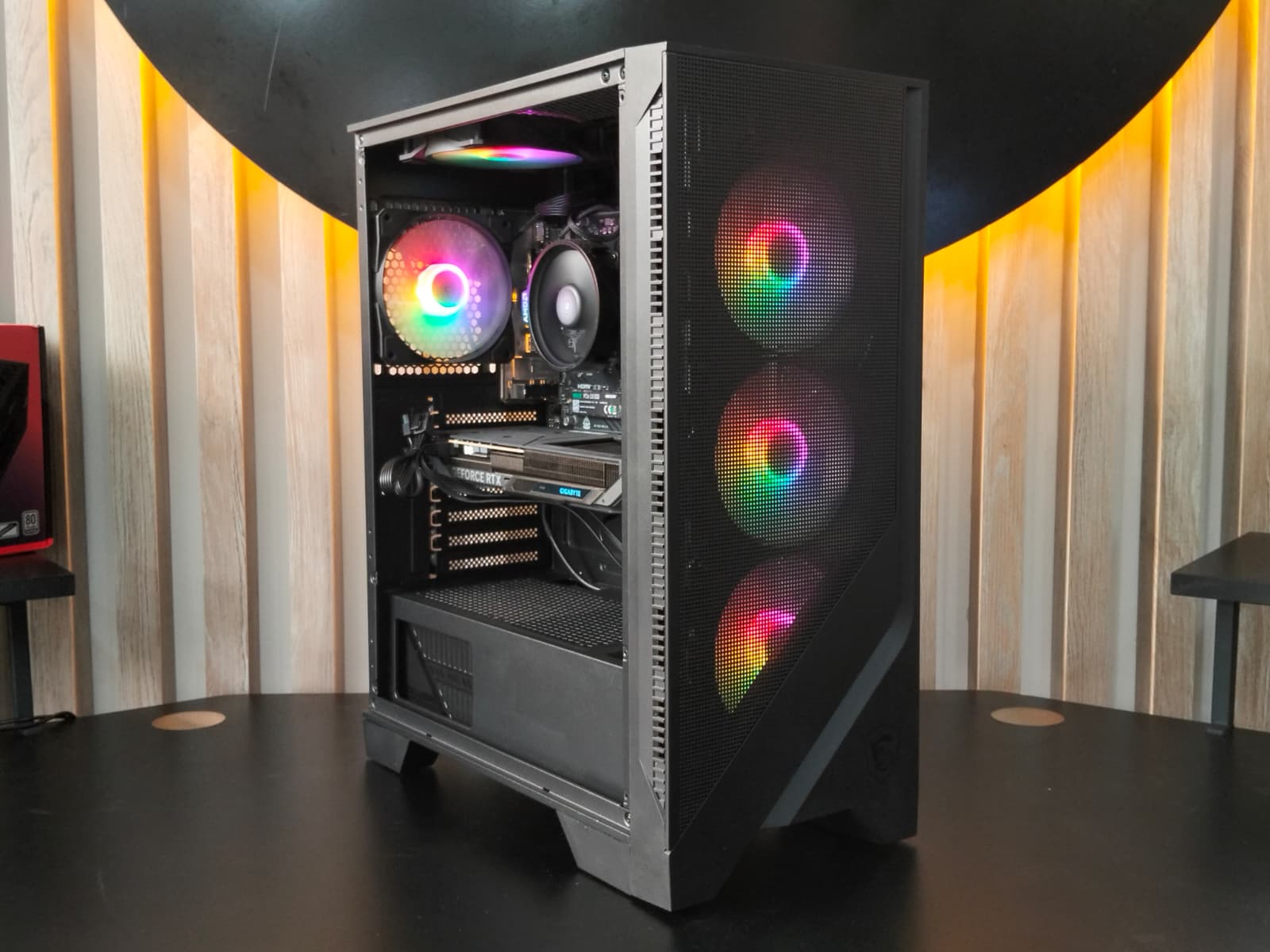 RTX 5050/RYZEN 5 7500F/16GB RAM/512 M2/MSI MAG DEV KASA