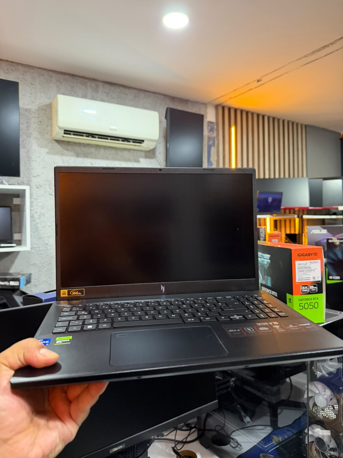 ACER NITRO V15 LAPTOP