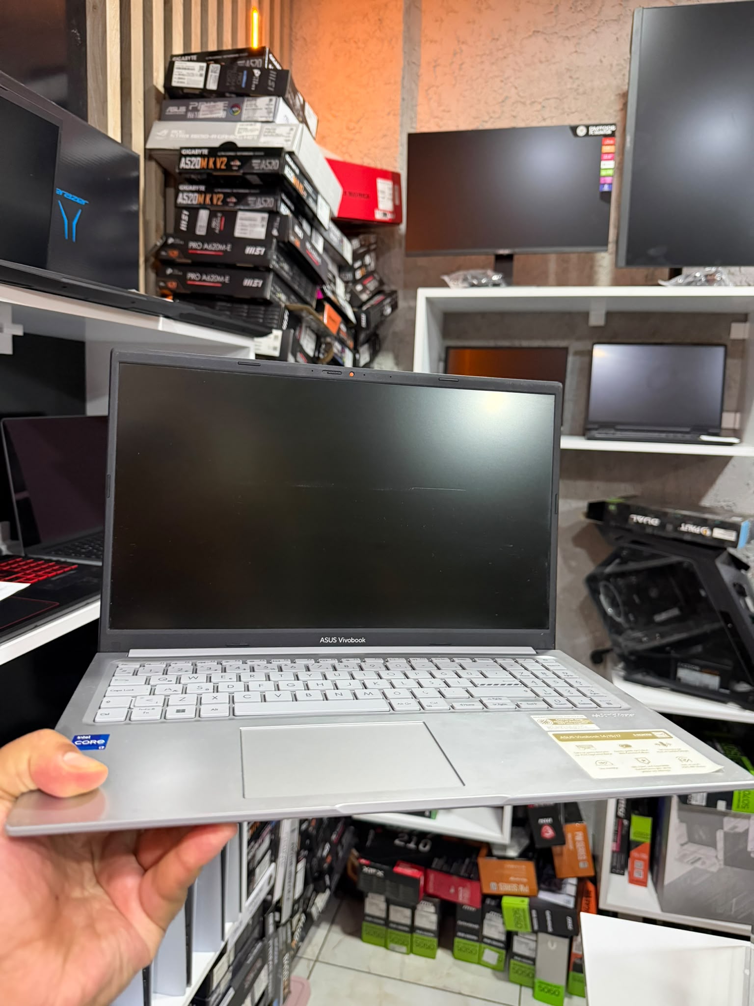 ASUS VIVOBOOK X15