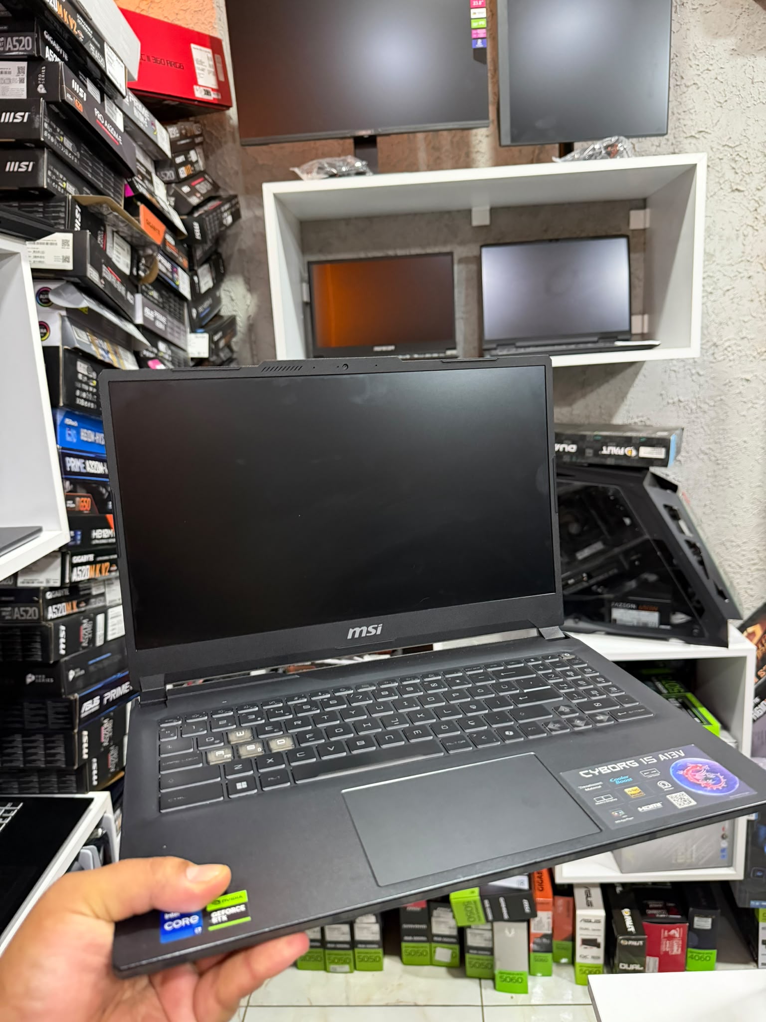 MSI CYBORG 15 LAPTOP