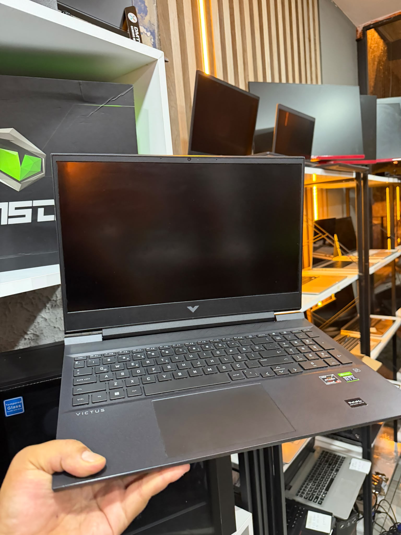 HP VICTUS D15